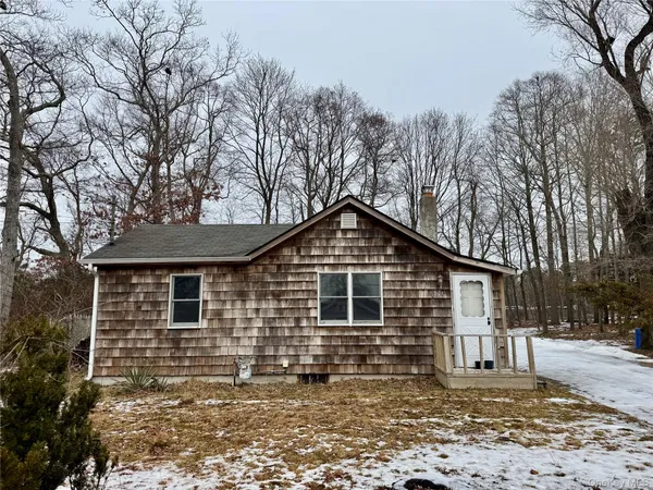 $3,200 | 1278 West Main Street, Riverhead, NY 11901