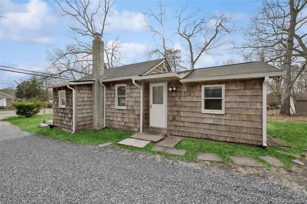 $3,200 | 1278 West Main Street, Riverhead, NY 11901