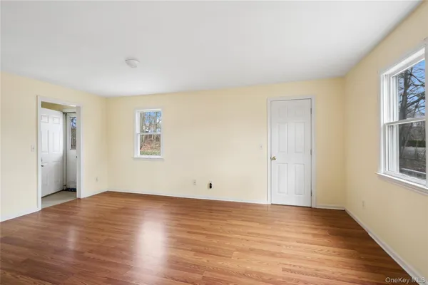 $3,200 | 1278 West Main Street, Riverhead, NY 11901