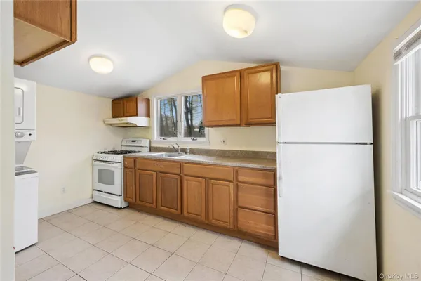 $3,200 | 1278 West Main Street, Riverhead, NY 11901