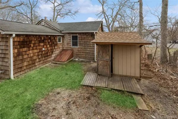 $3,200 | 1278 West Main Street, Riverhead, NY 11901