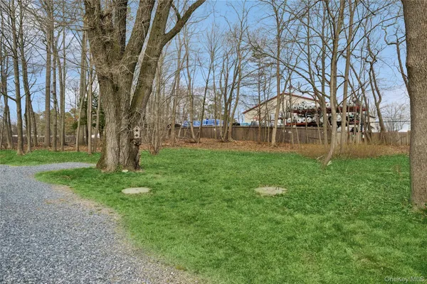 $3,200 | 1278 West Main Street, Riverhead, NY 11901