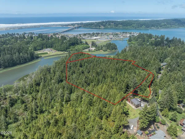 $325,000 | 600 Northeast Waldport Heights Drive, Waldport, OR 97394