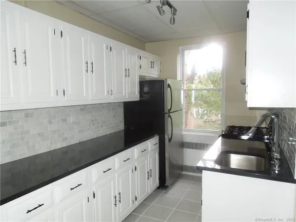 $3,900 | 70 Strawberry Hill Avenue, Unit 12D, Stamford, CT 06902