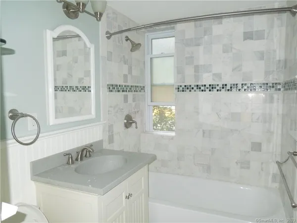 $3,900 | 70 Strawberry Hill Avenue, Unit 12D, Stamford, CT 06902