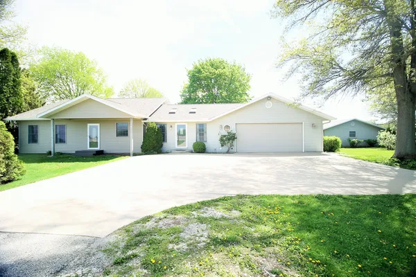 $290,000 | 10093 Wolf Road, Geneseo, IL 61254