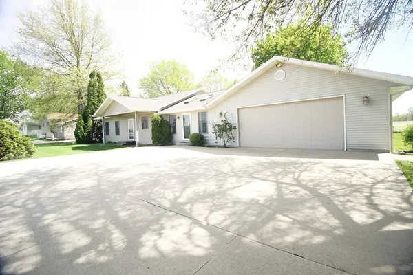 $290,000 | 10093 Wolf Road, Geneseo, IL 61254