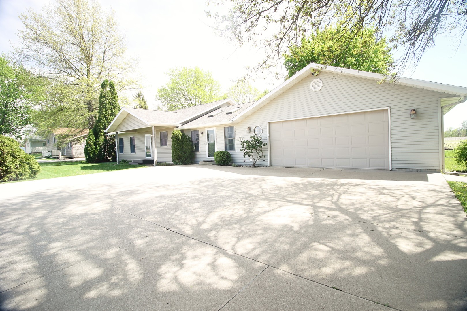 10093 Wolf Road Geneseo, IL 61254 - Photo 2 of 33