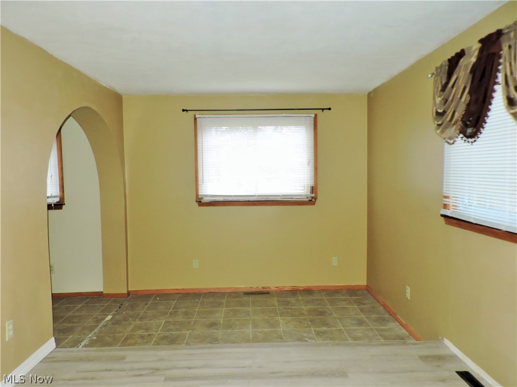 4615 Broadview Road Cleveland, OH 44109 - Photo 11 of 29 Bonus room off dining room perfect for an office or play room.