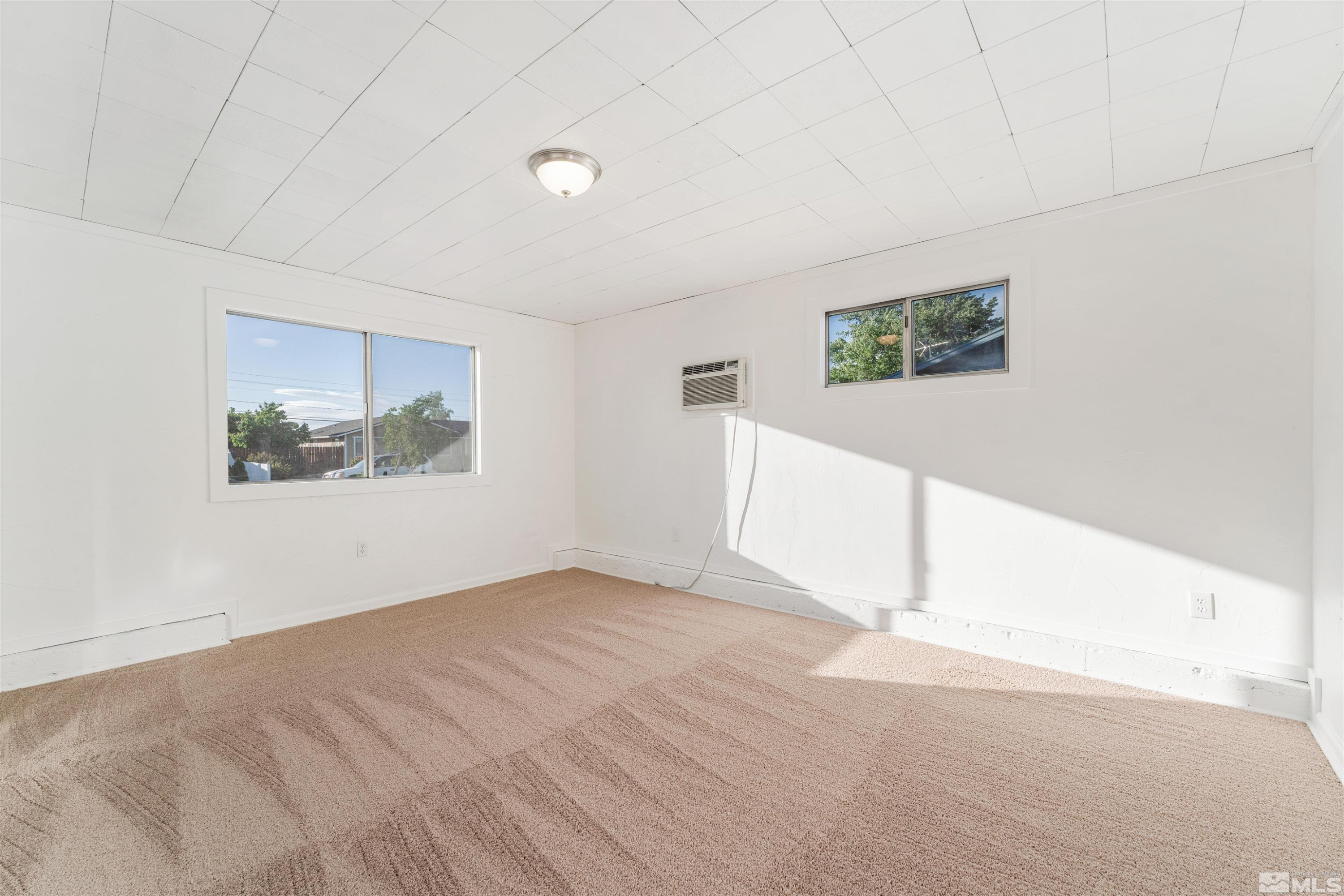 9360 Fremont Way Reno, NV 89506 - Photo 8 of 27 an empty room with windows