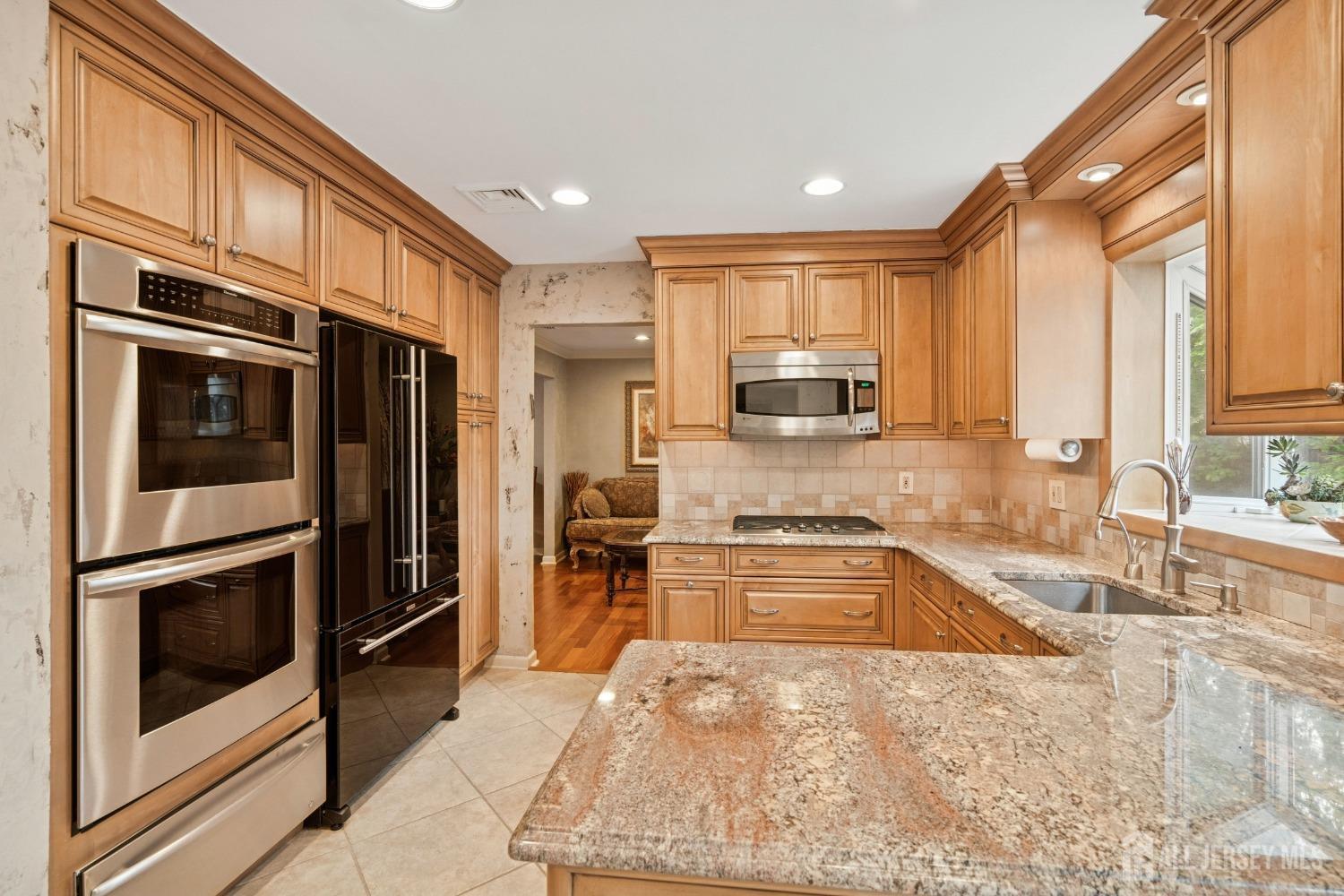 35 Edgemount Road Edison, NJ 08817 - Photo 11 of 36