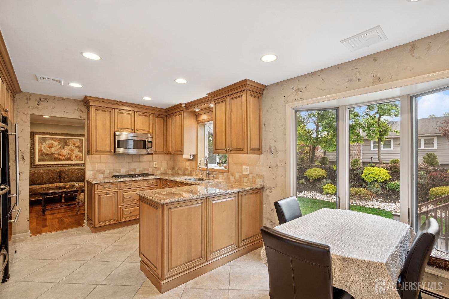 35 Edgemount Road Edison, NJ 08817 - Photo 12 of 36