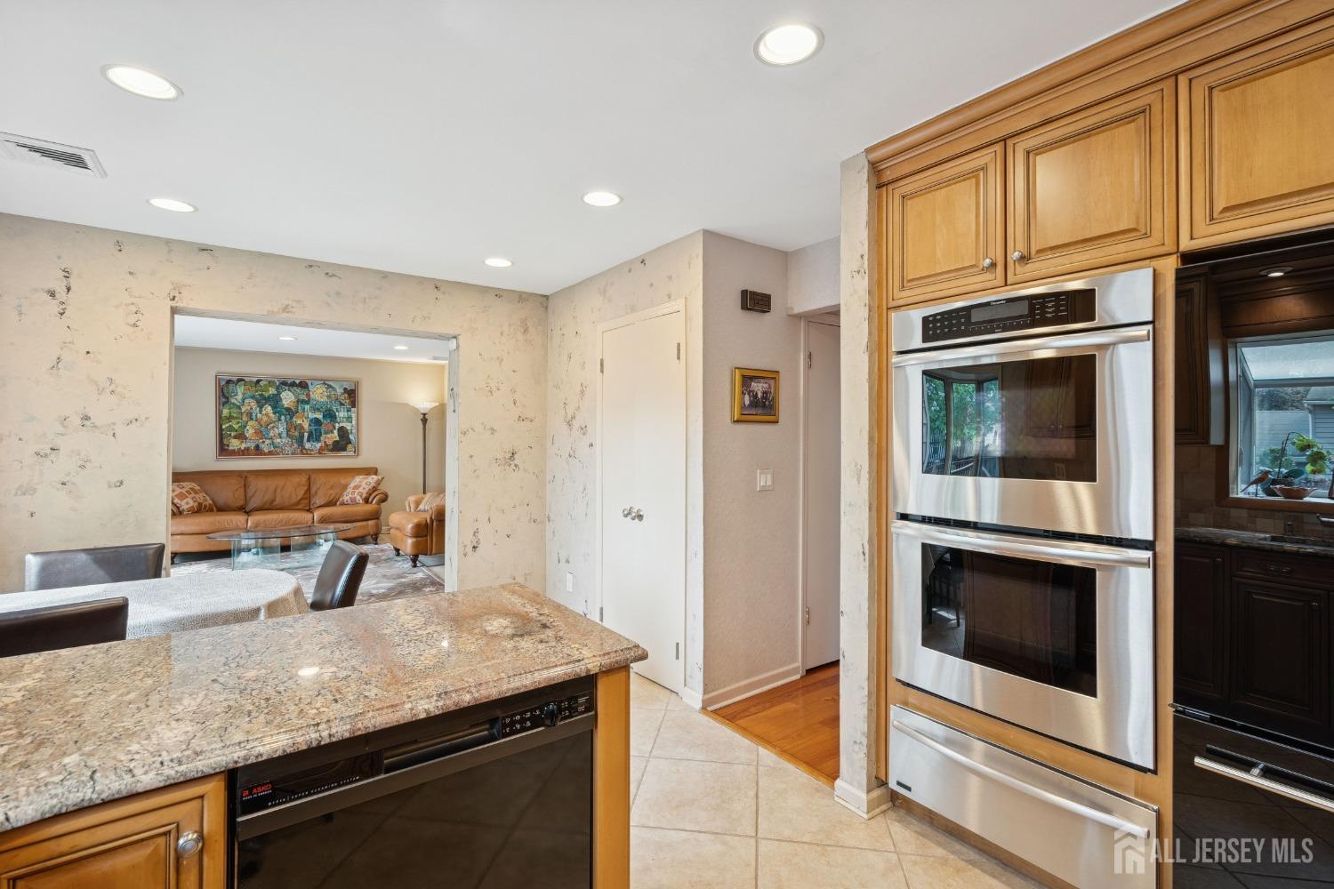 35 Edgemount Road Edison, NJ 08817 - Photo 13 of 36