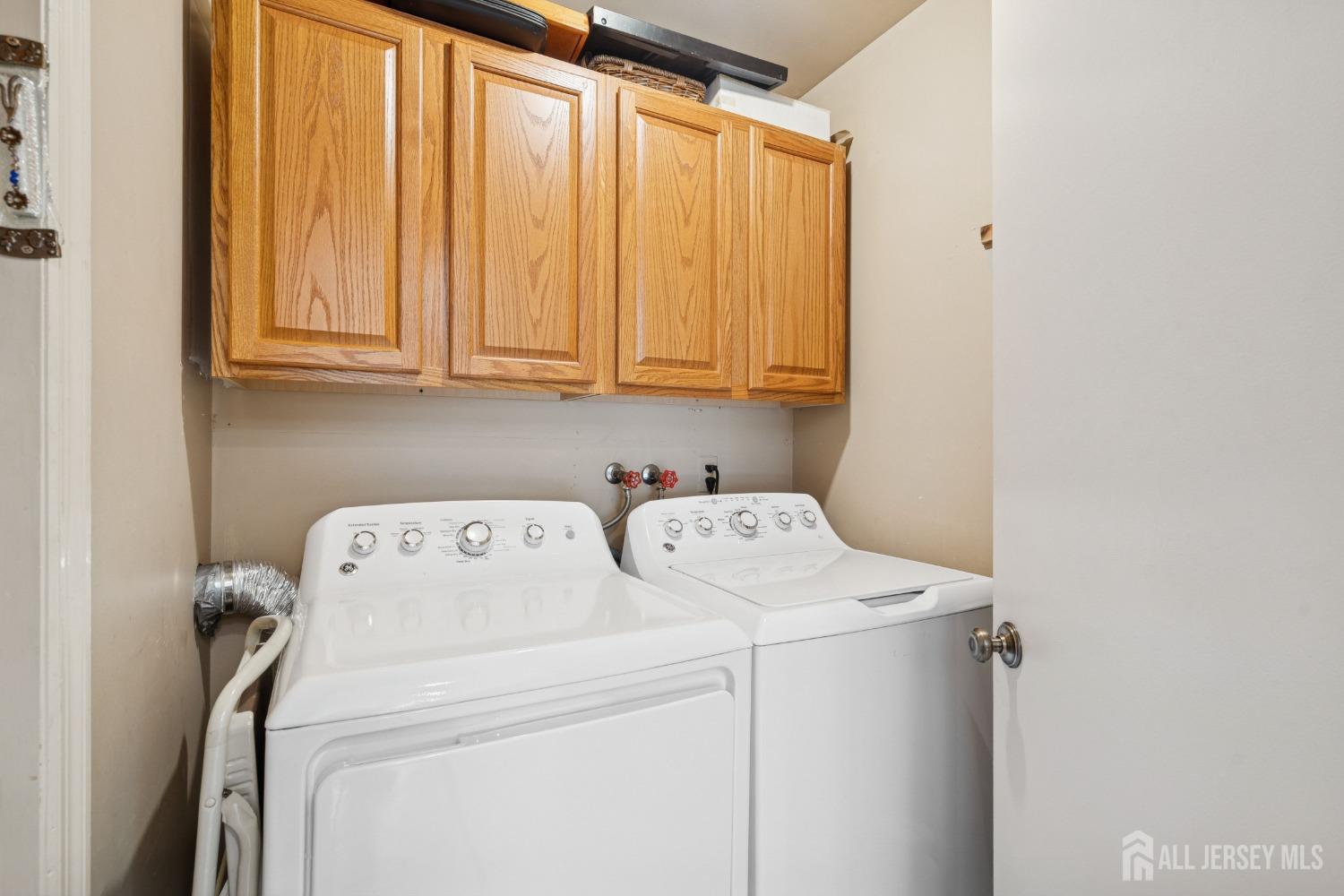 35 Edgemount Road Edison, NJ 08817 - Photo 16 of 36