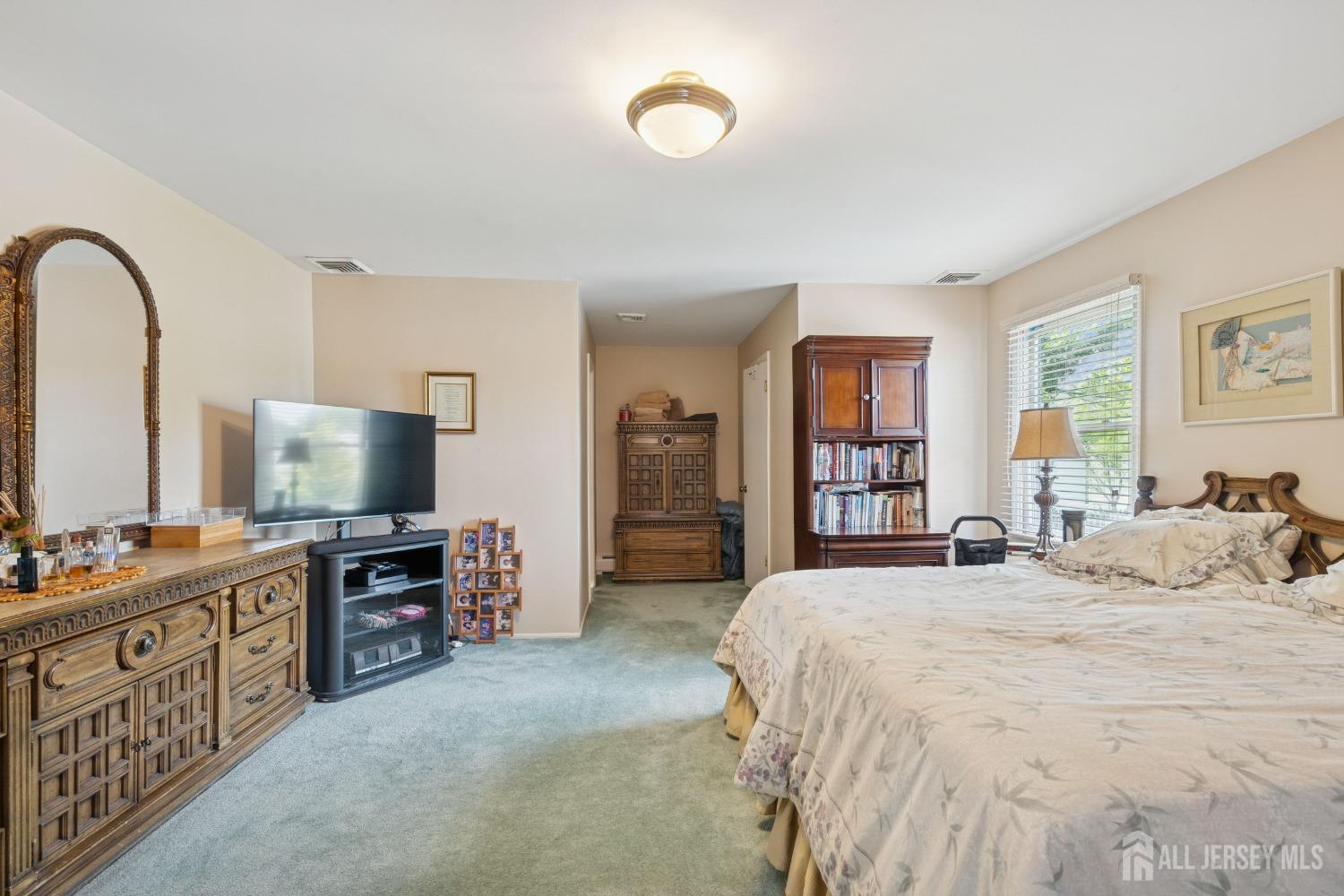 35 Edgemount Road Edison, NJ 08817 - Photo 19 of 36