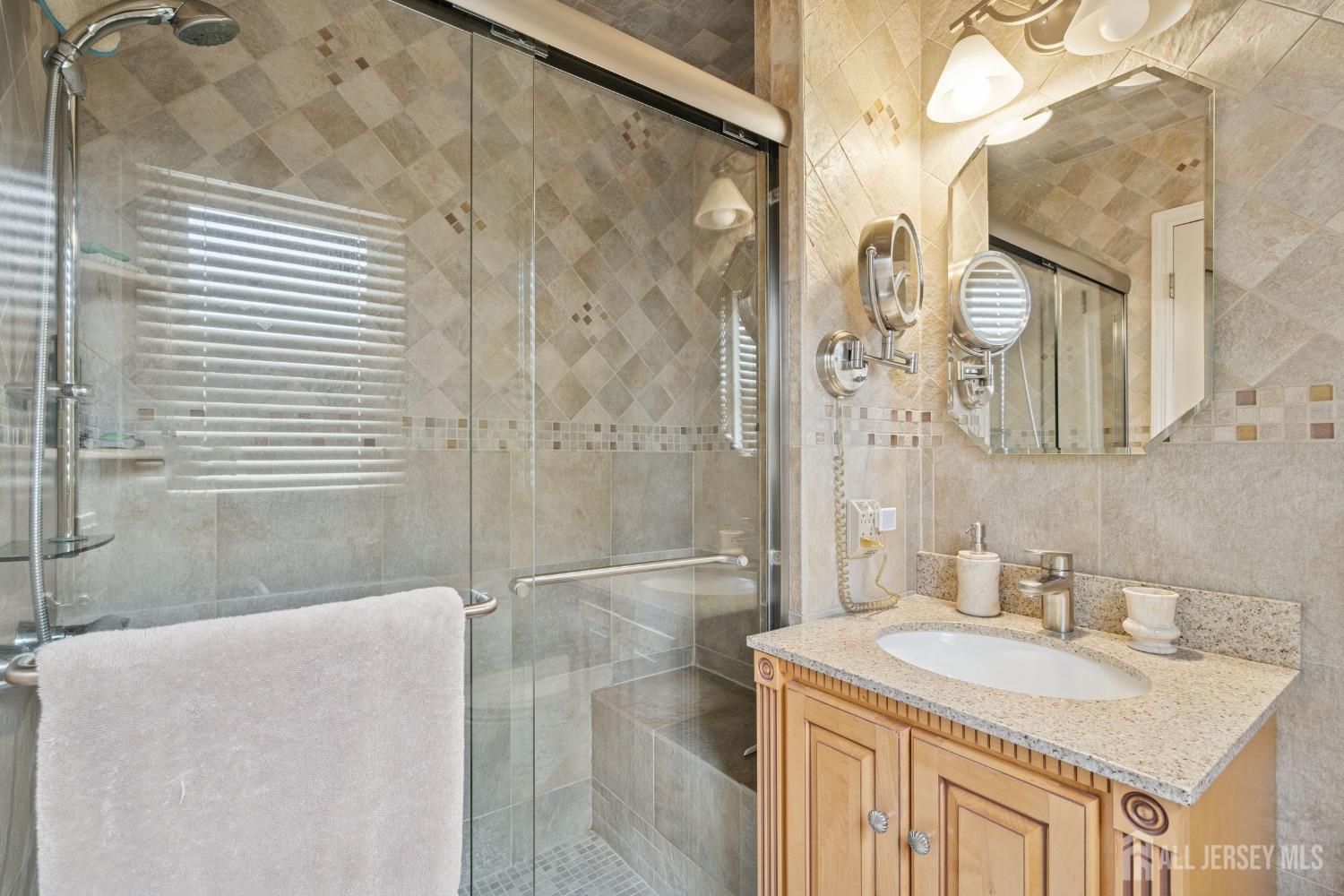 35 Edgemount Road Edison, NJ 08817 - Photo 21 of 36