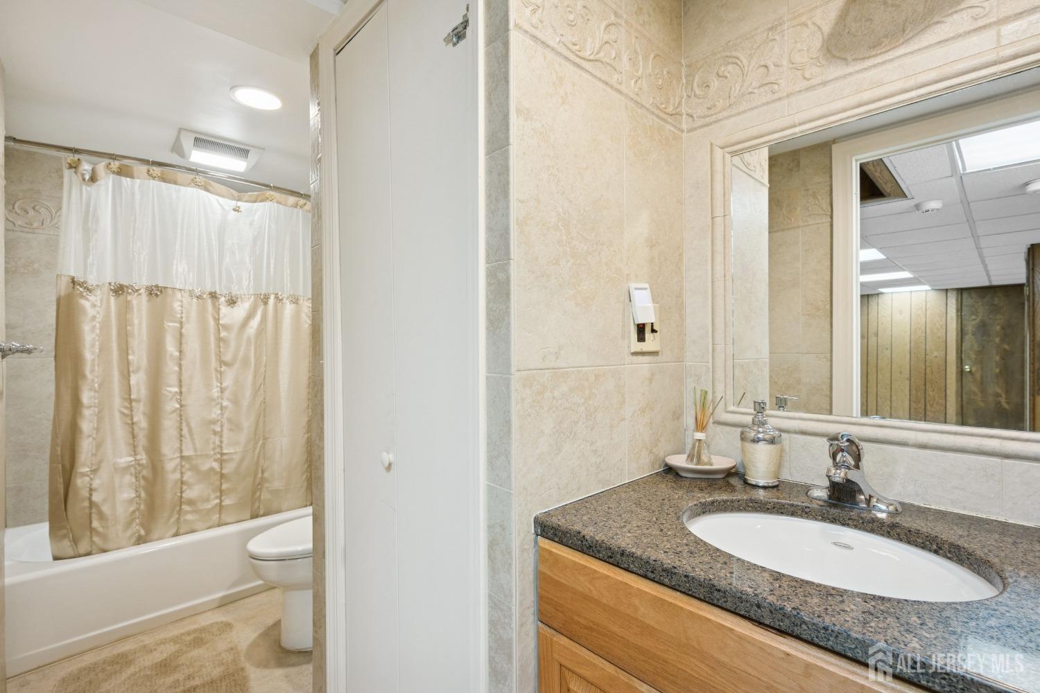 35 Edgemount Road Edison, NJ 08817 - Photo 29 of 36