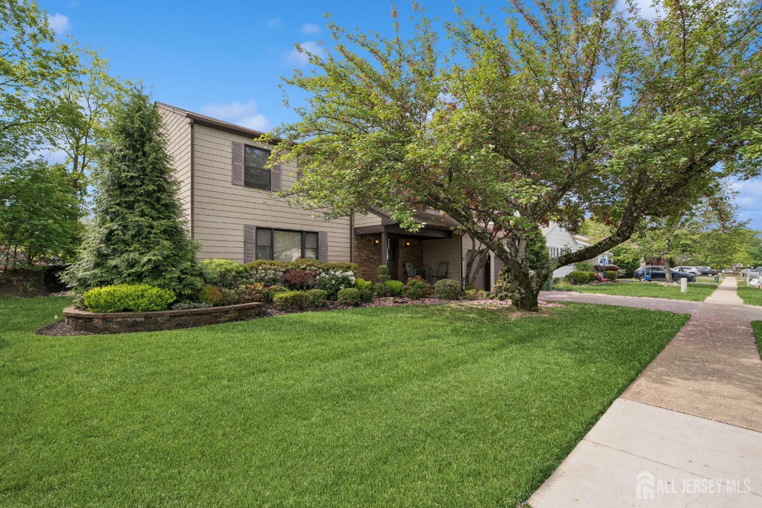 35 Edgemount Road Edison, NJ 08817 - Photo 3 of 36