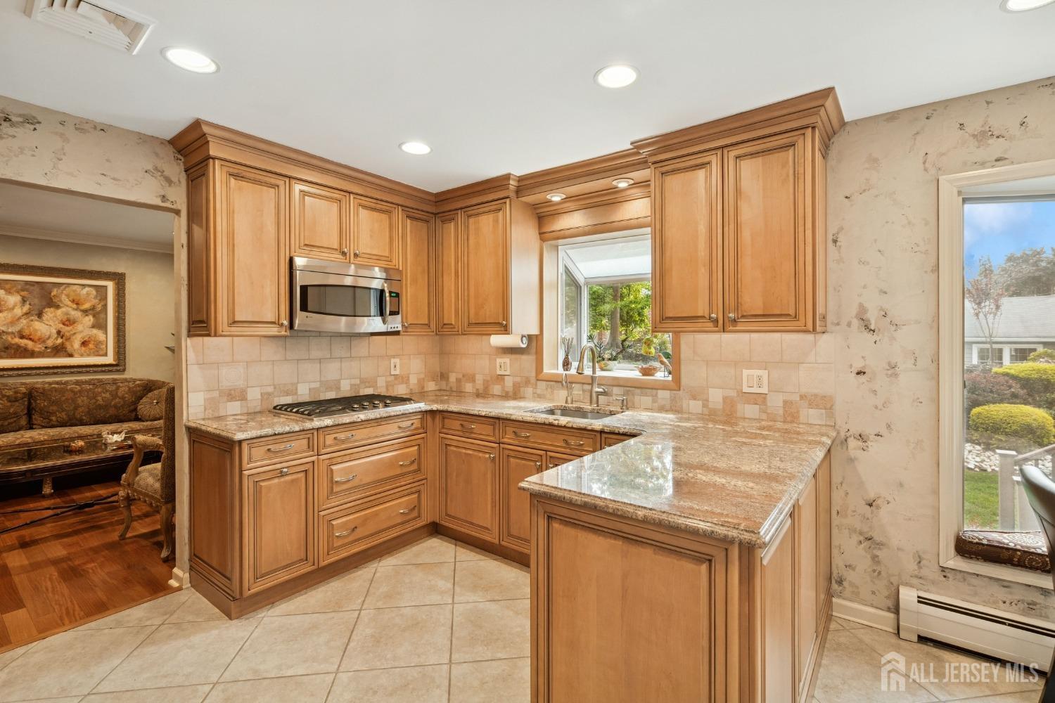 35 Edgemount Road Edison, NJ 08817 - Photo 10 of 36