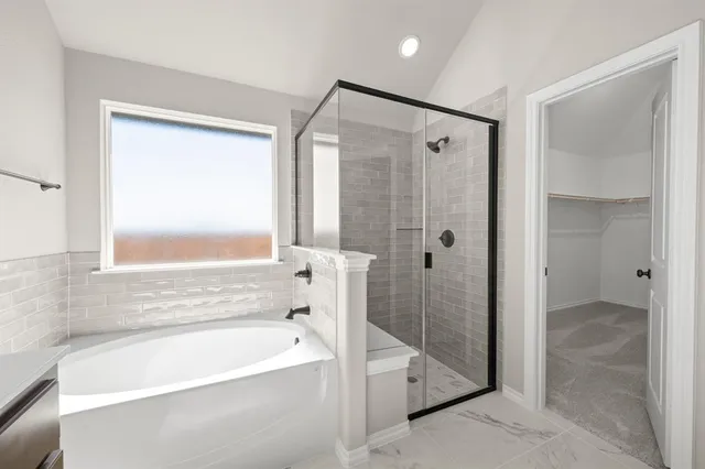 $399,999 | 541 Waterford Pk Boulevard, Weatherford, TX 76087