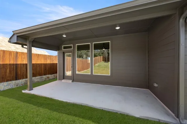 $399,999 | 541 Waterford Pk Boulevard, Weatherford, TX 76087