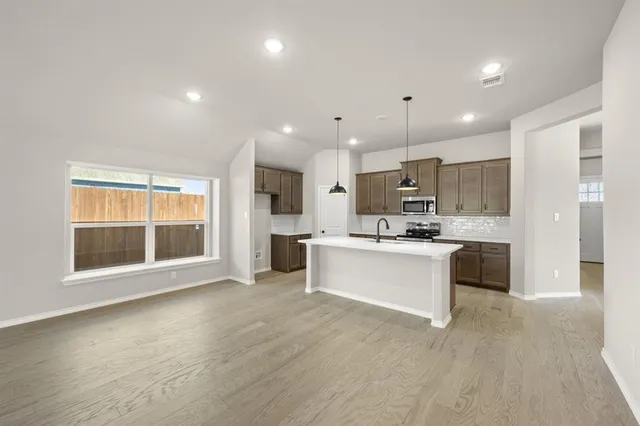 $399,999 | 541 Waterford Pk Boulevard, Weatherford, TX 76087