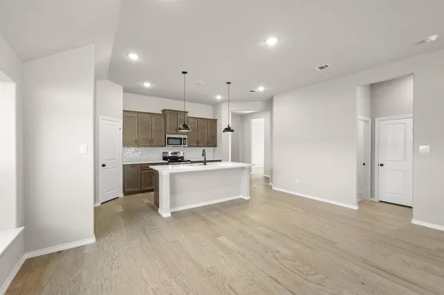 $399,999 | 541 Waterford Pk Boulevard, Weatherford, TX 76087