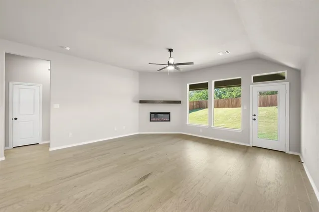 $399,999 | 541 Waterford Pk Boulevard, Weatherford, TX 76087