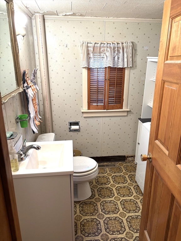 42 Taylor Point Road Pembroke, MA 02359 - Photo 11 of 22 Gallery Image 11