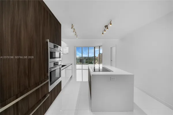 $5,200 | 851 Northeast 1st Avenue, Unit 2106, Miami, FL 33132