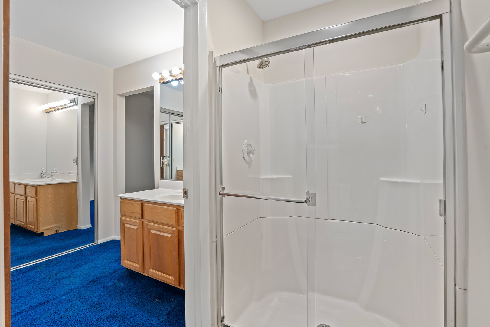 1820 Clover Road Northbrook, IL 60062 - Photo 16 of 29 a bathroom with a shower tub and sink