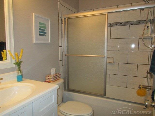 8370 South Lake Shore Road Harbor Beach, MI 48441 - Photo 11 of 21 50009183-10.JPG