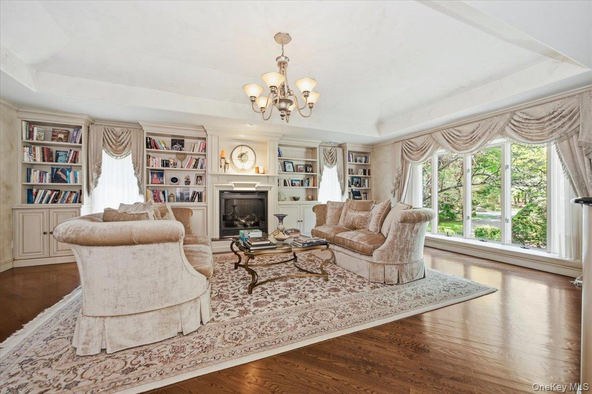 33 Meadowfarm Road East Islip, NY 11730 - Photo 3 of 41