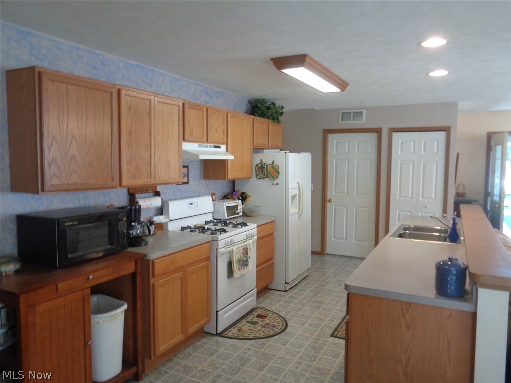 370 Fairgrounds Road Painesville, OH 44077 - Photo 3 of 11
