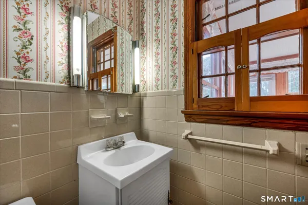 $399,900 | 28 Fairview Avenue, Wallingford, CT 06492