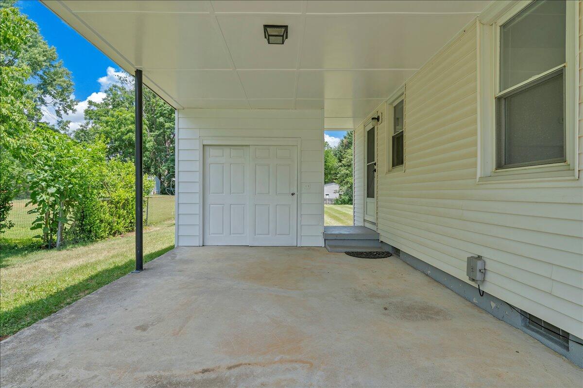 4933 Hildebrand Road Northwest Roanoke, VA 24012 - Photo 16 of 29 16-MIB04578