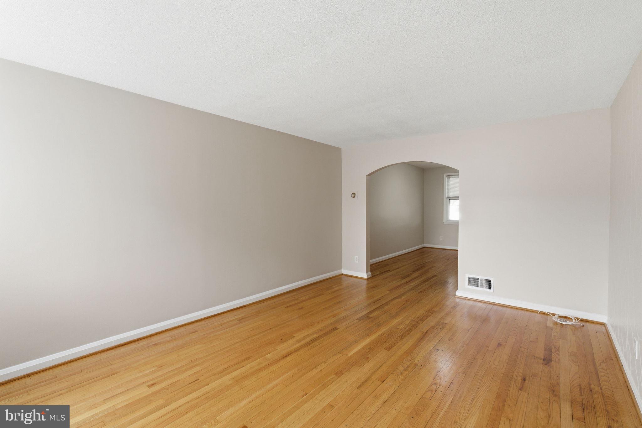 762 Fulbrook Road Dundalk, MD 21222 - Photo 7 of 34 Living Room