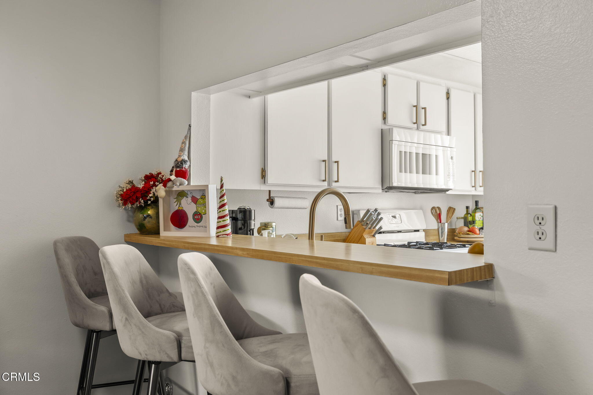 3255 Kelp Lane Oxnard, CA 93035 - Photo 12 of 45 a dining room with furniture and natural light