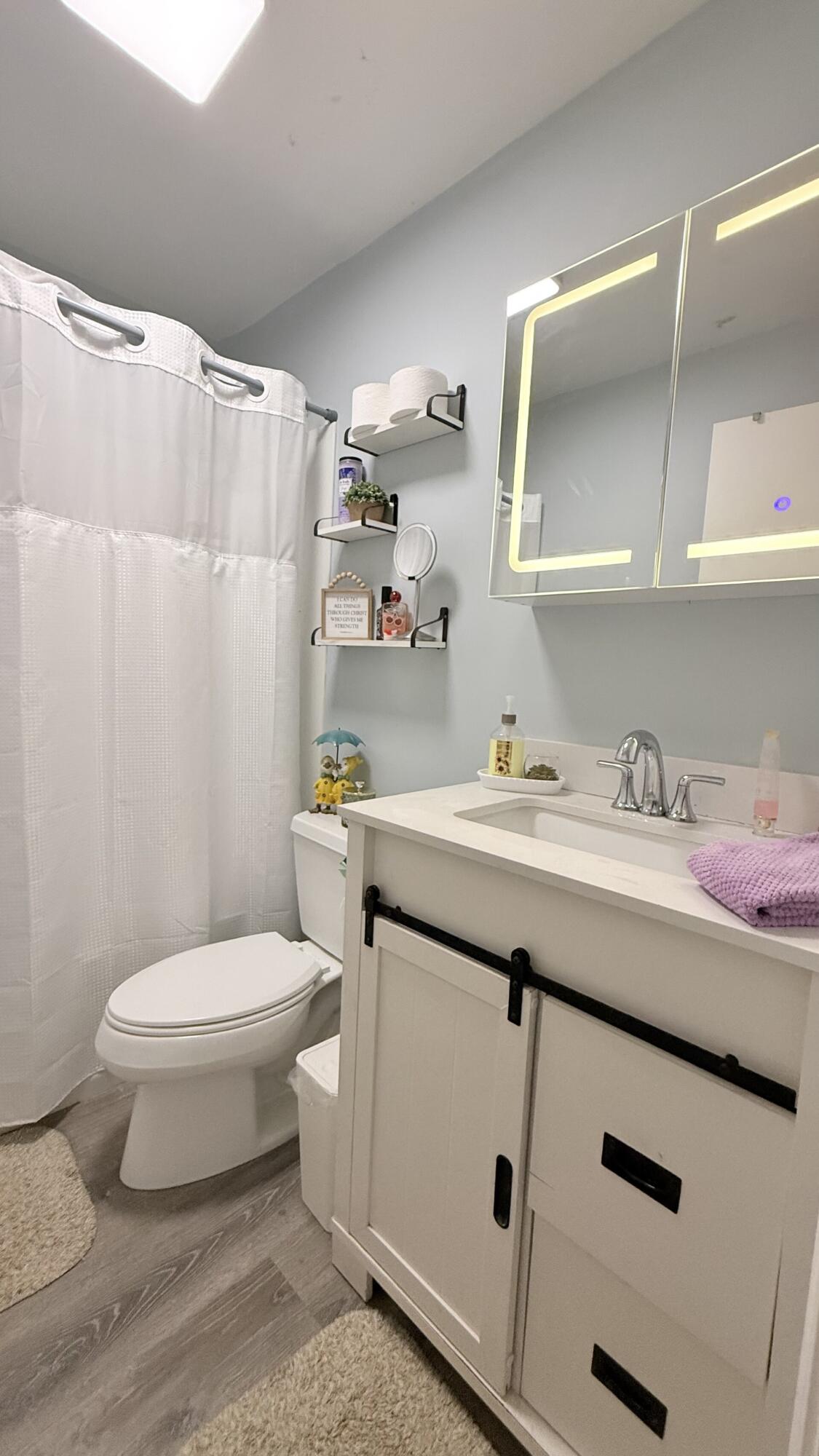 15 Oak Neck Road, Unit 16 (35) Hyannis, MA 02601 - Photo 9 of 13 bath