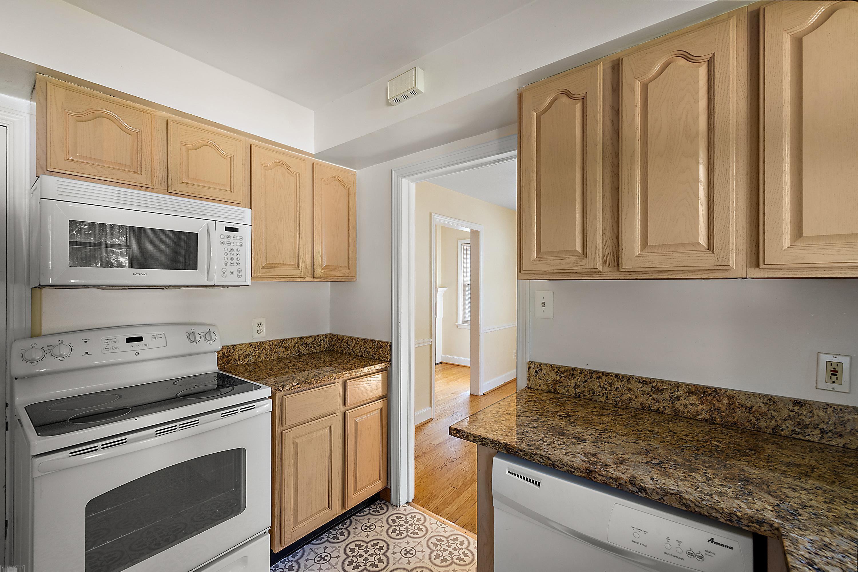 821 Neff Road Grosse Pointe, MI 48230 - Photo 16 of 32 50157965-fac28bd7-5221-4b3b-a2f3-07a99f2718ea.JPG