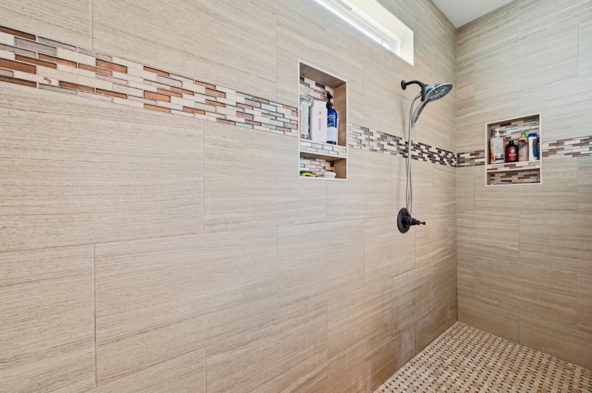 202 Cedar Hills Drive Elgin, TX 78621 - Photo 21 of 37 a bathroom with a shower