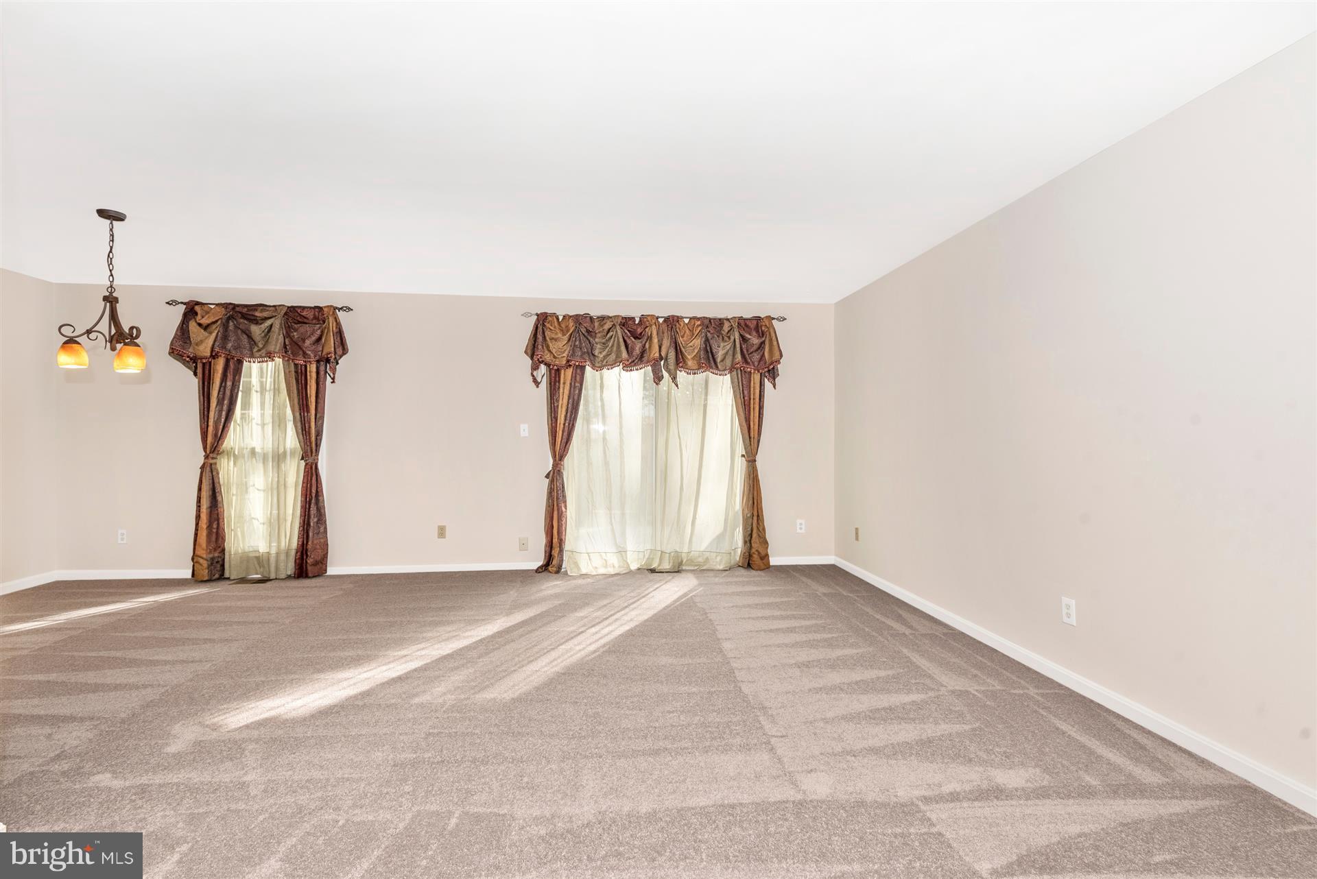 6 Ramsdell Terrace Gaithersburg, MD 20878 - Photo 5 of 29 Living Room