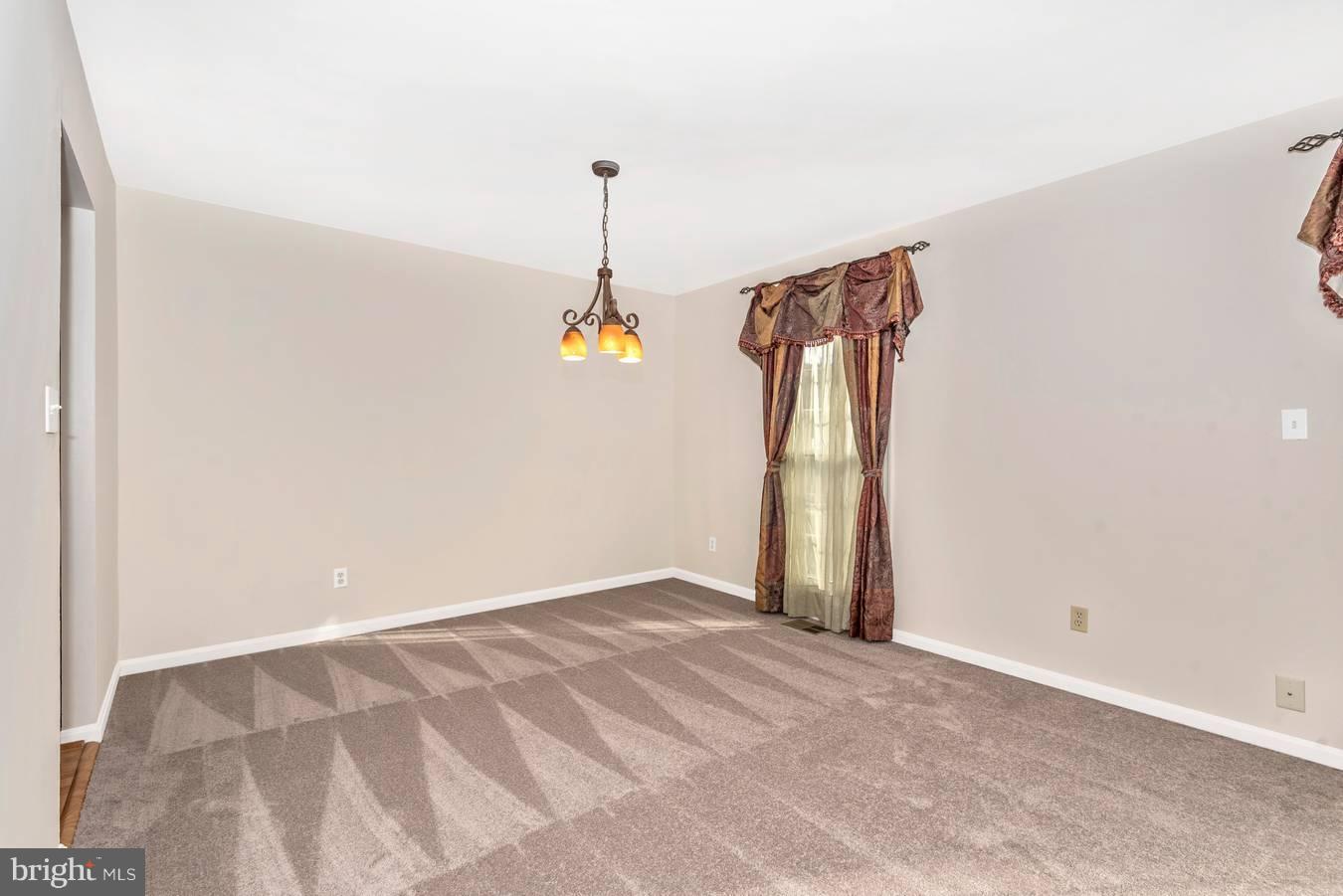 6 Ramsdell Terrace Gaithersburg, MD 20878 - Photo 7 of 29 Living Room