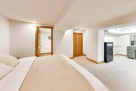 $639,000 | 843 West Grace Street, Unit 1E, Chicago, IL 60613