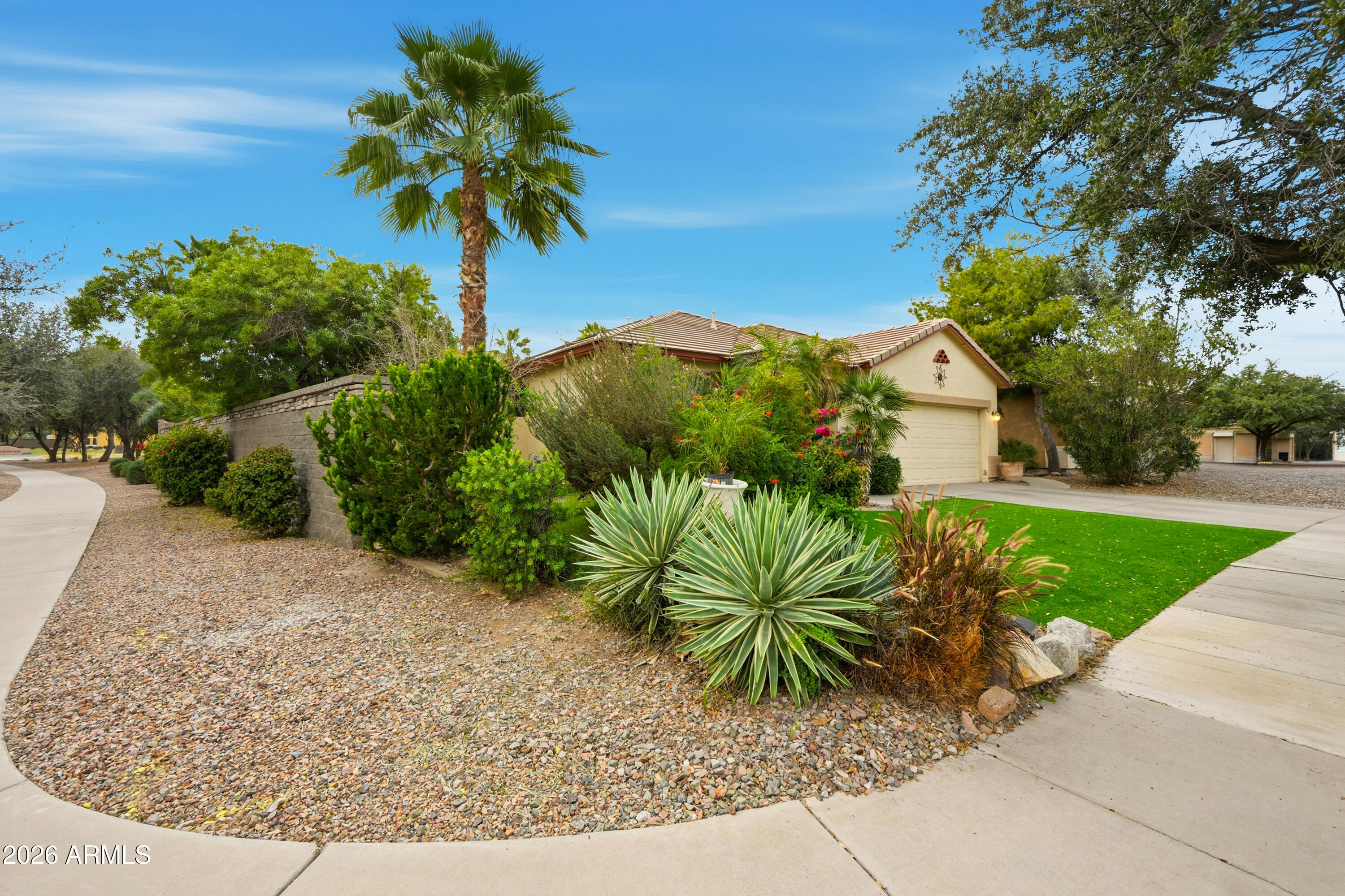 4210 South Splendor Place Gilbert, AZ 85297 - Photo 2 of 38 a view of a garden