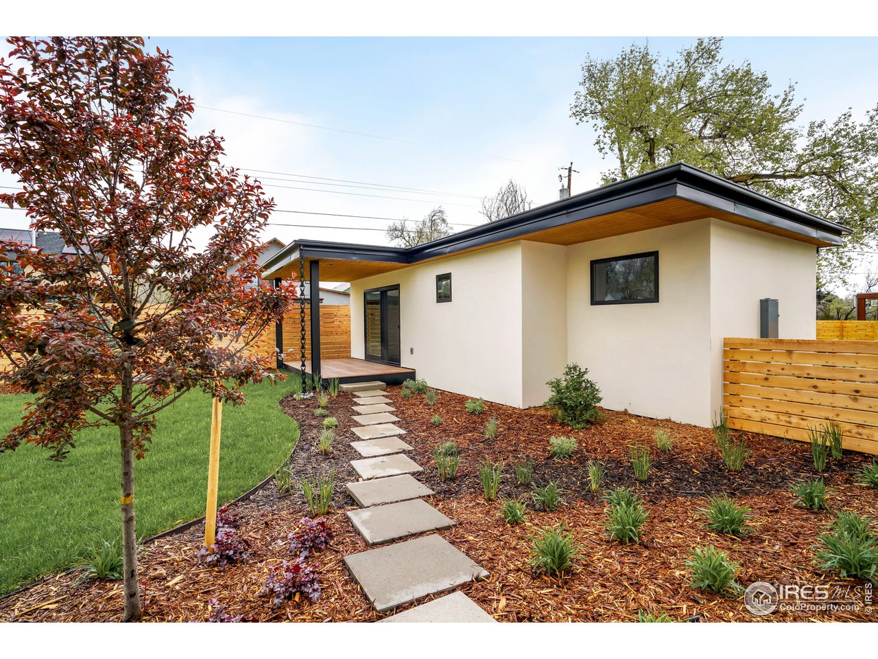 2125 Upland Avenue Boulder, CO 80304 - Photo 29 of 36 a backyard of a house with plants and trees
