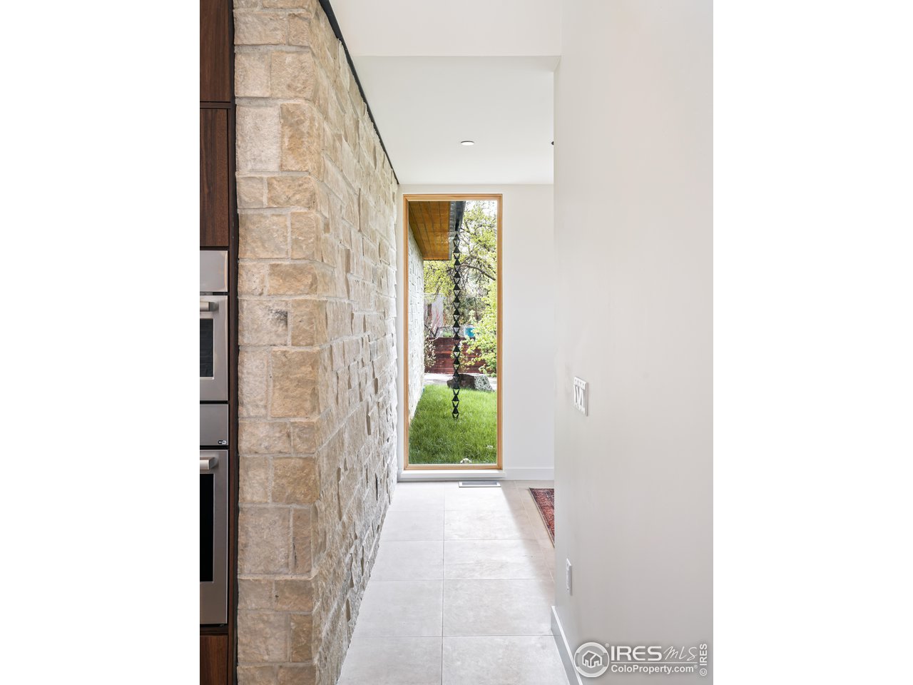 2125 Upland Avenue Boulder, CO 80304 - Photo 5 of 36 a view of a corridor