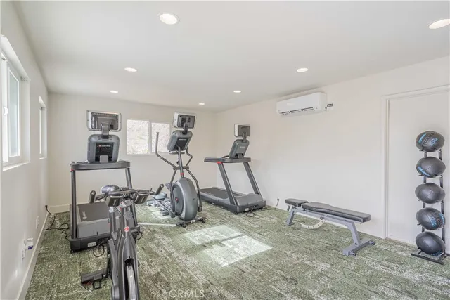 a view of a livingroom with window