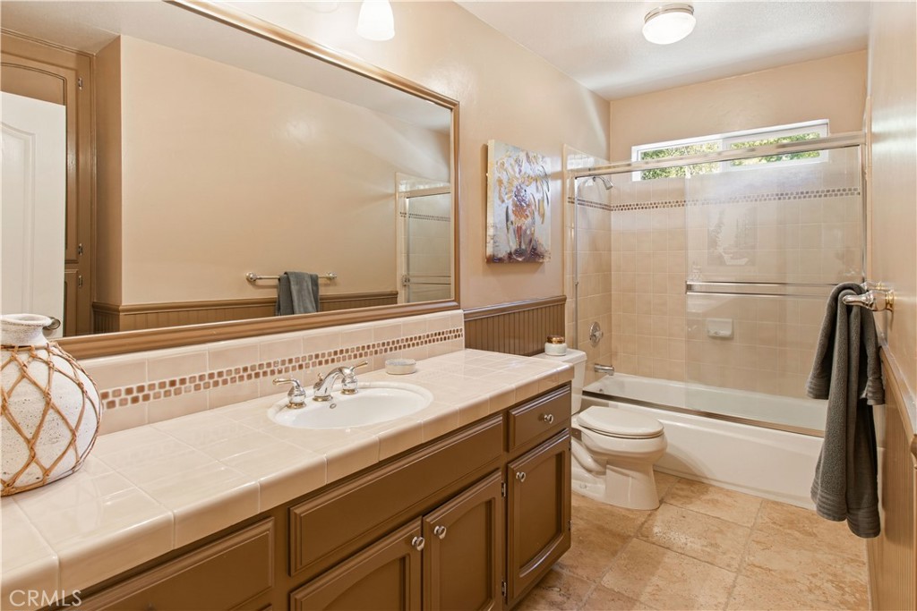 1605 Ridge Drive Merced, CA 95340 - Photo 29 of 63 Hall Bath