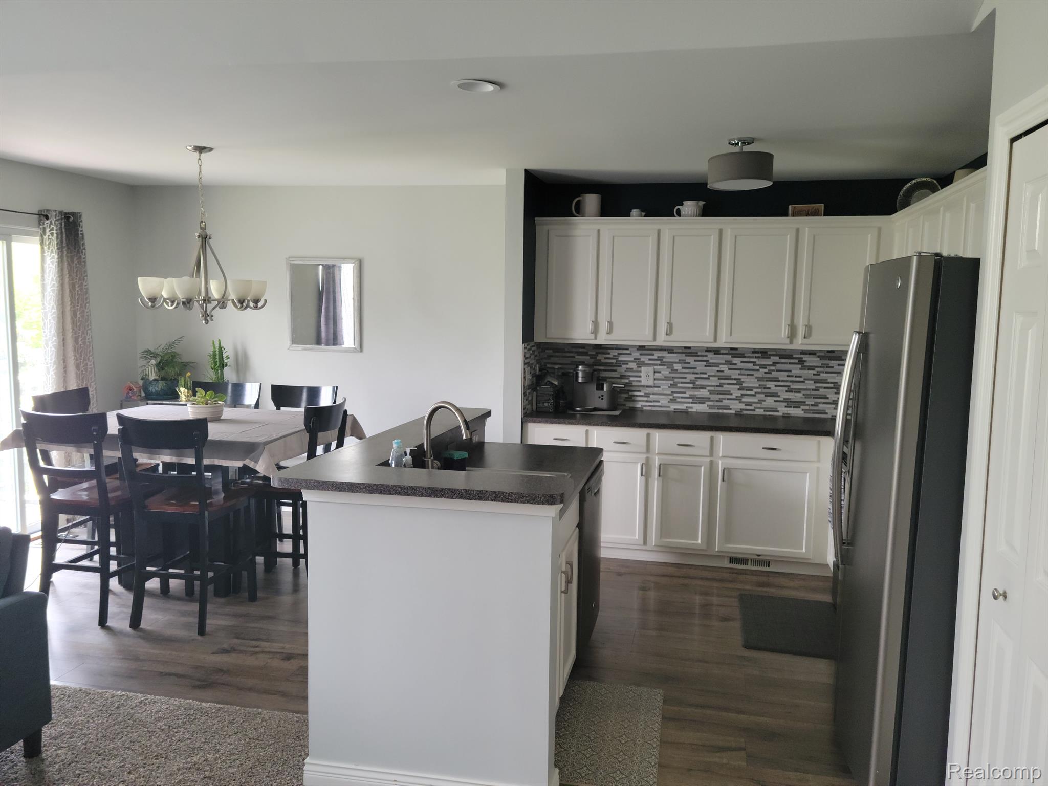 45991 Rhodes Drive Macomb, MI 48044 - Photo 6 of 18 Kitchen/Dining Room